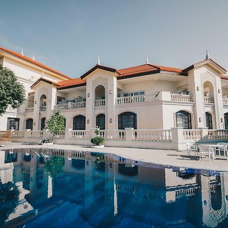 Club Morocco Resort And Country Club Subic Exterior photo