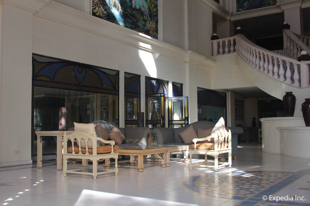 Club Morocco Resort And Country Club Subic Exterior photo