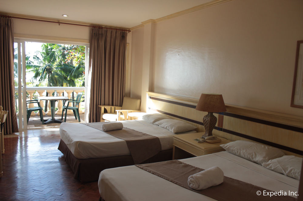 Club Morocco Resort And Country Club Subic Exterior photo