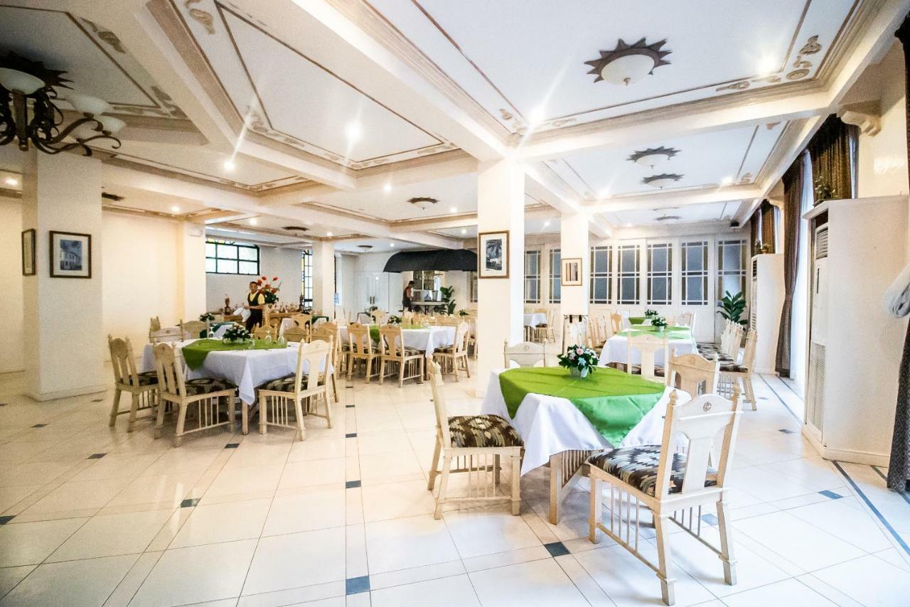Club Morocco Resort And Country Club Subic Exterior photo