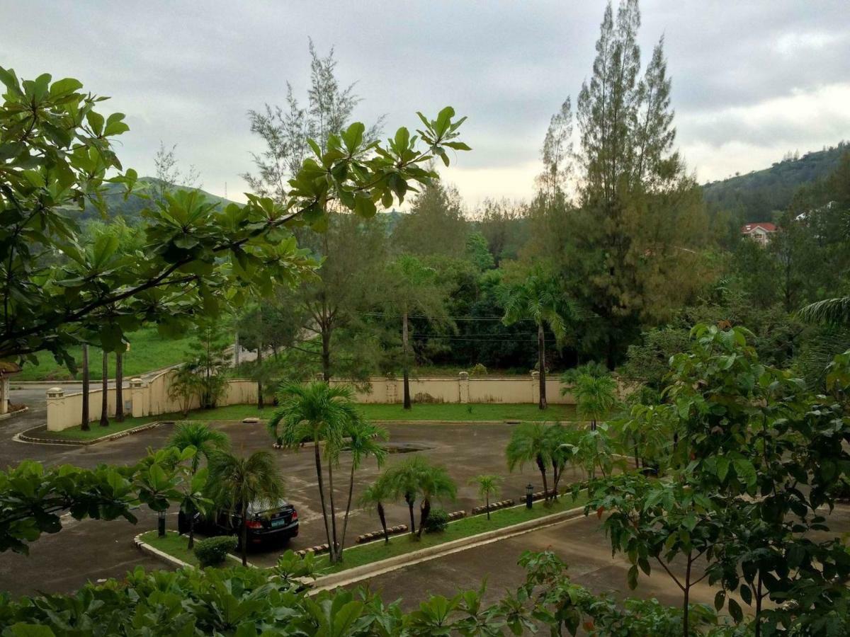 Club Morocco Resort And Country Club Subic Exterior photo